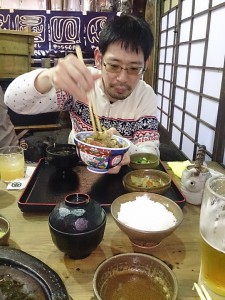 ナントカ丼（変わった名前だったけど、忘れました）に喰らいつく