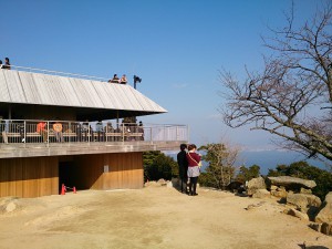 弥山山頂に昨年改築された新・展望台