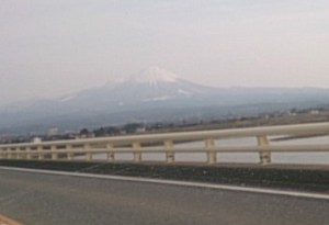 山陰道、安来あたりかた見え始めた秀麗伯耆大山