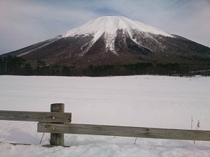 大山牧場から仰ぎ見る雪深い伯耆大山