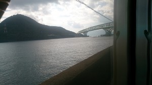 この9月末の「観月コンサート」で往復したばかりの大島大橋を通過したのは、ちょうど正午ころでした。