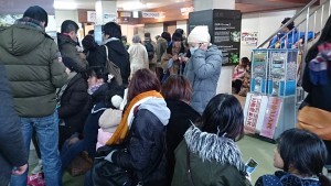 ロープウェイ獅子岩駅は大混雑で、くだりは１時間待ち！